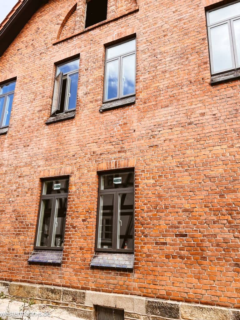 Skandinavische Fenster nach aussen öffnend
